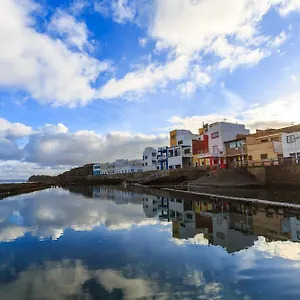 https://casa-avenida-del-agujero.in-canary-islands.com